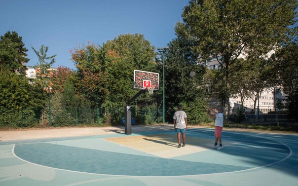Terrain de basket financé par la Caisse D'Epargne
